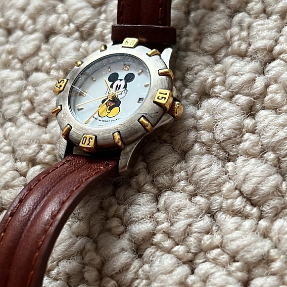 Mickey Mouse watch. - Picture 5 of 6